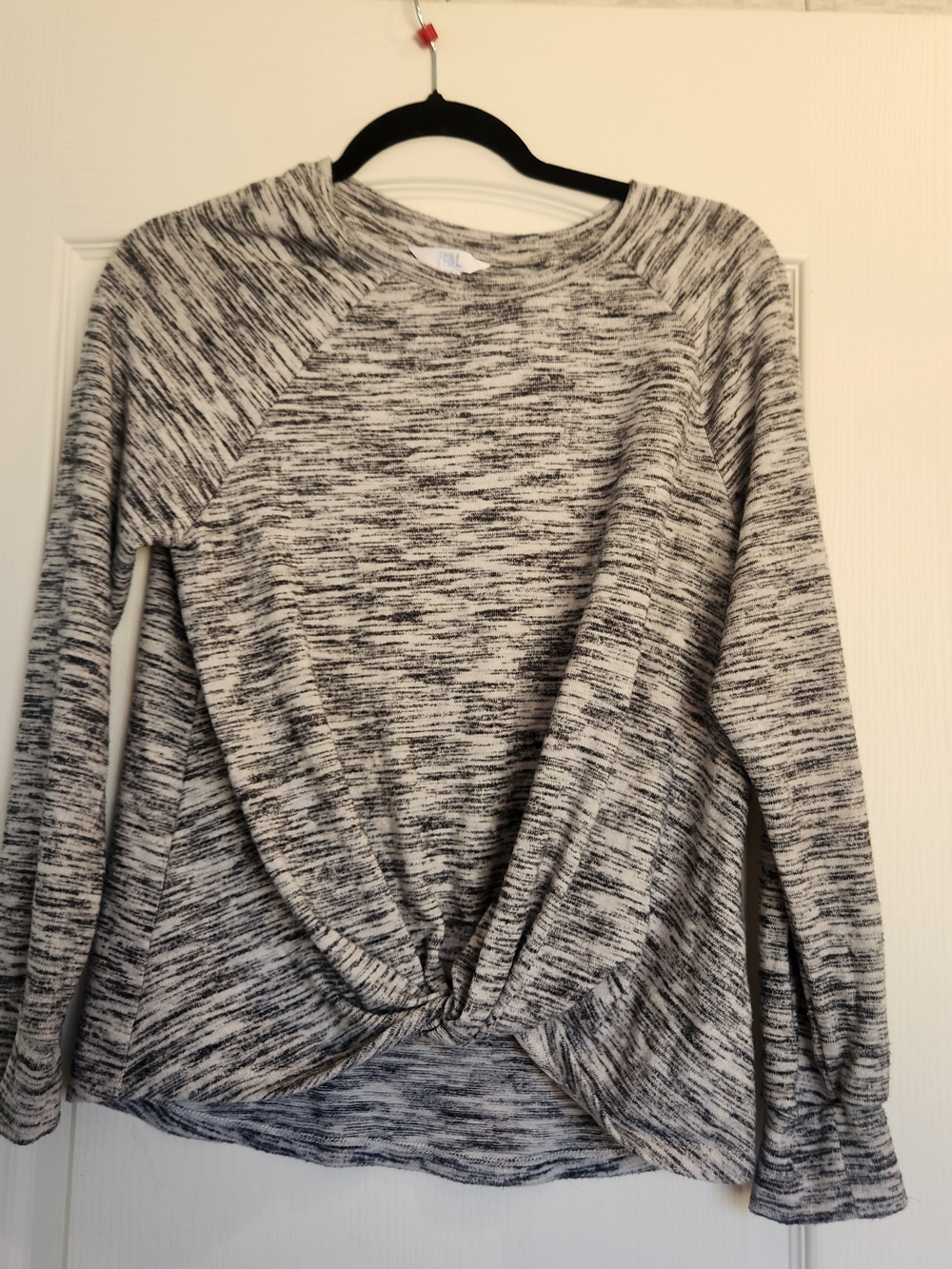 Time and Tru Black & White Marled Twist-Front Pullover M Euc